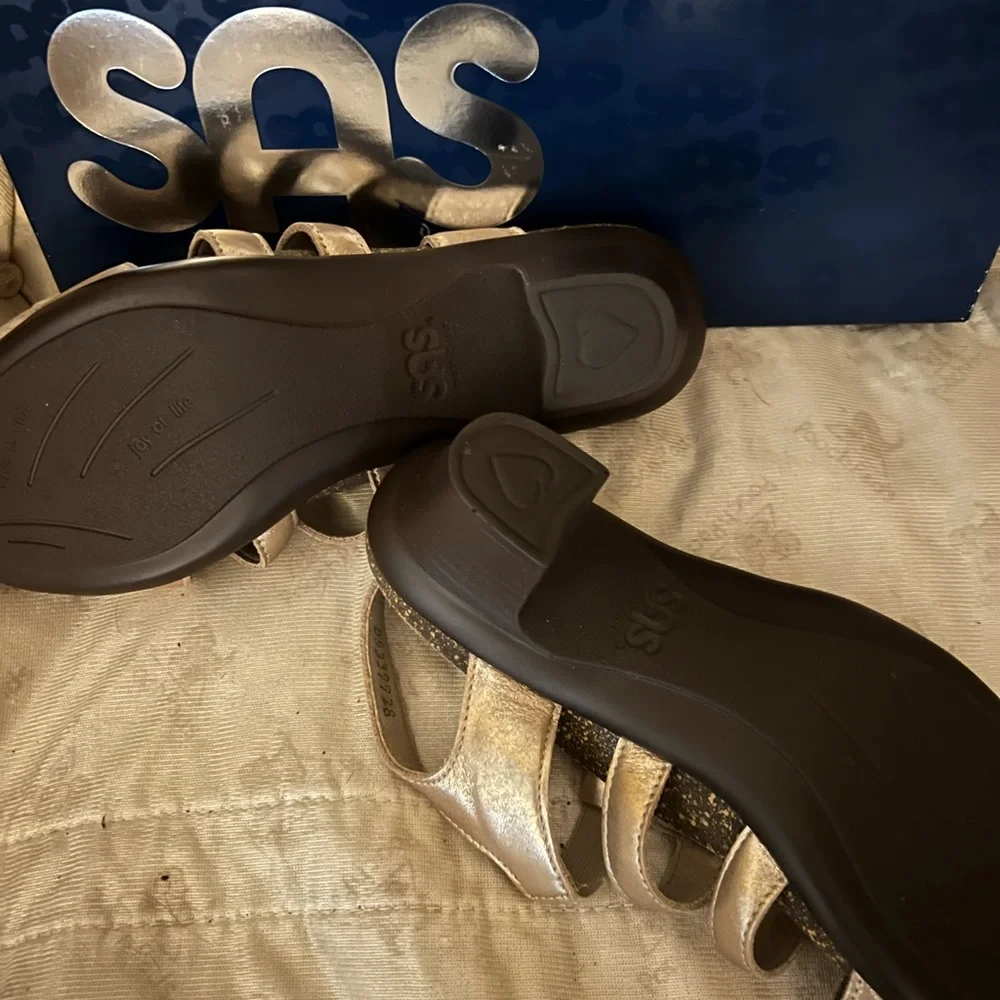 Sandals - Picture 2 of 3